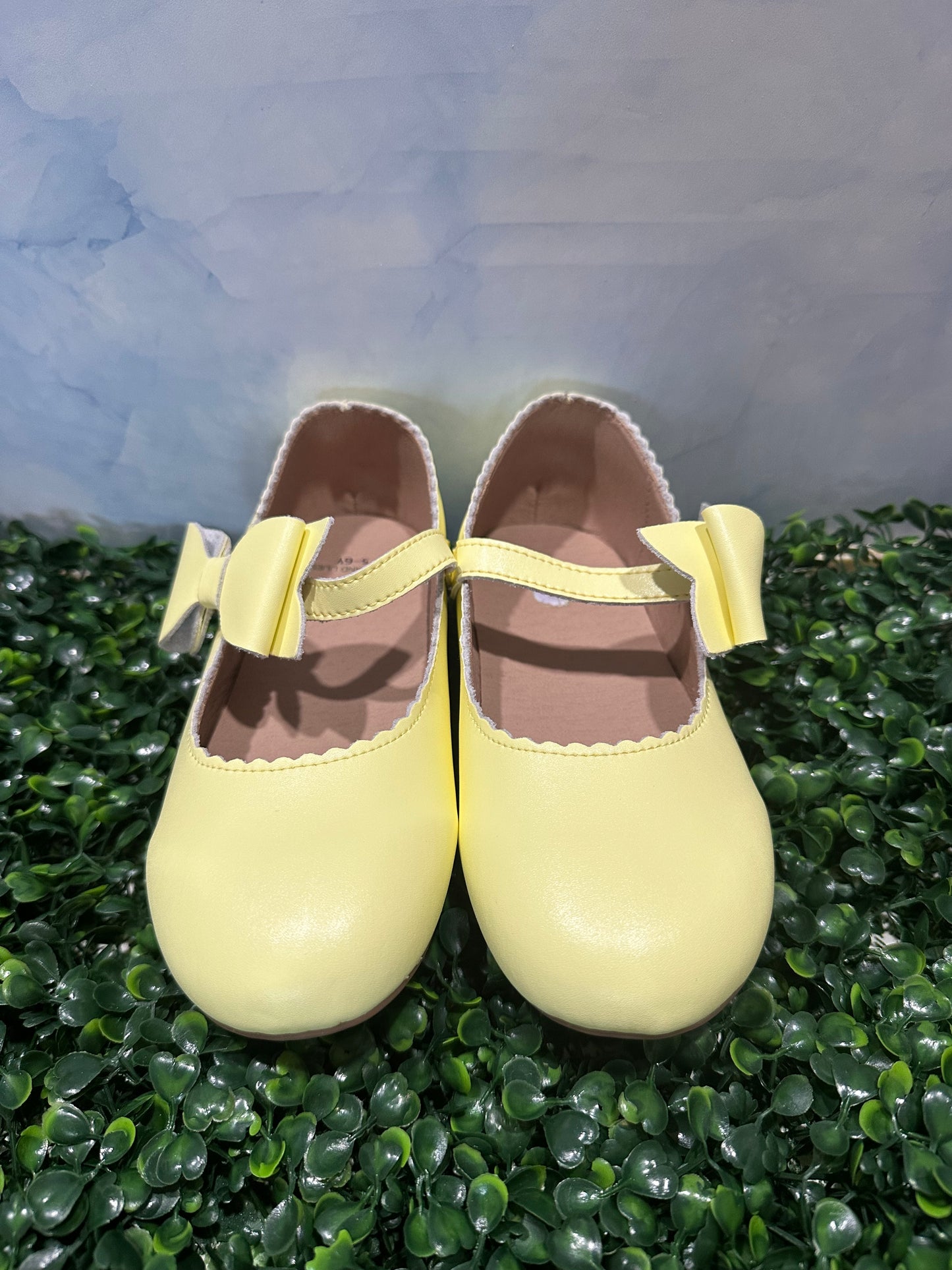 Dahlia Flats Pastel Yellow