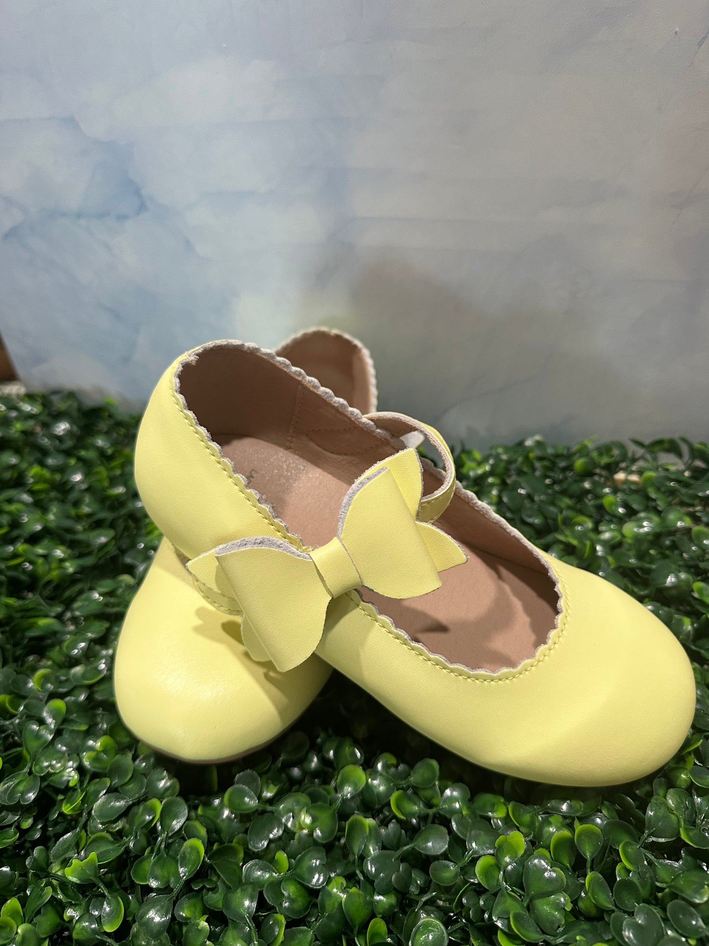 Dahlia Flats Pastel Yellow