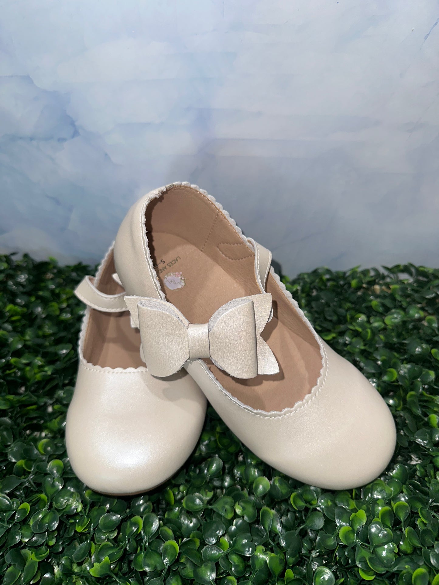 Dahlia Flats Pastel Pearl White