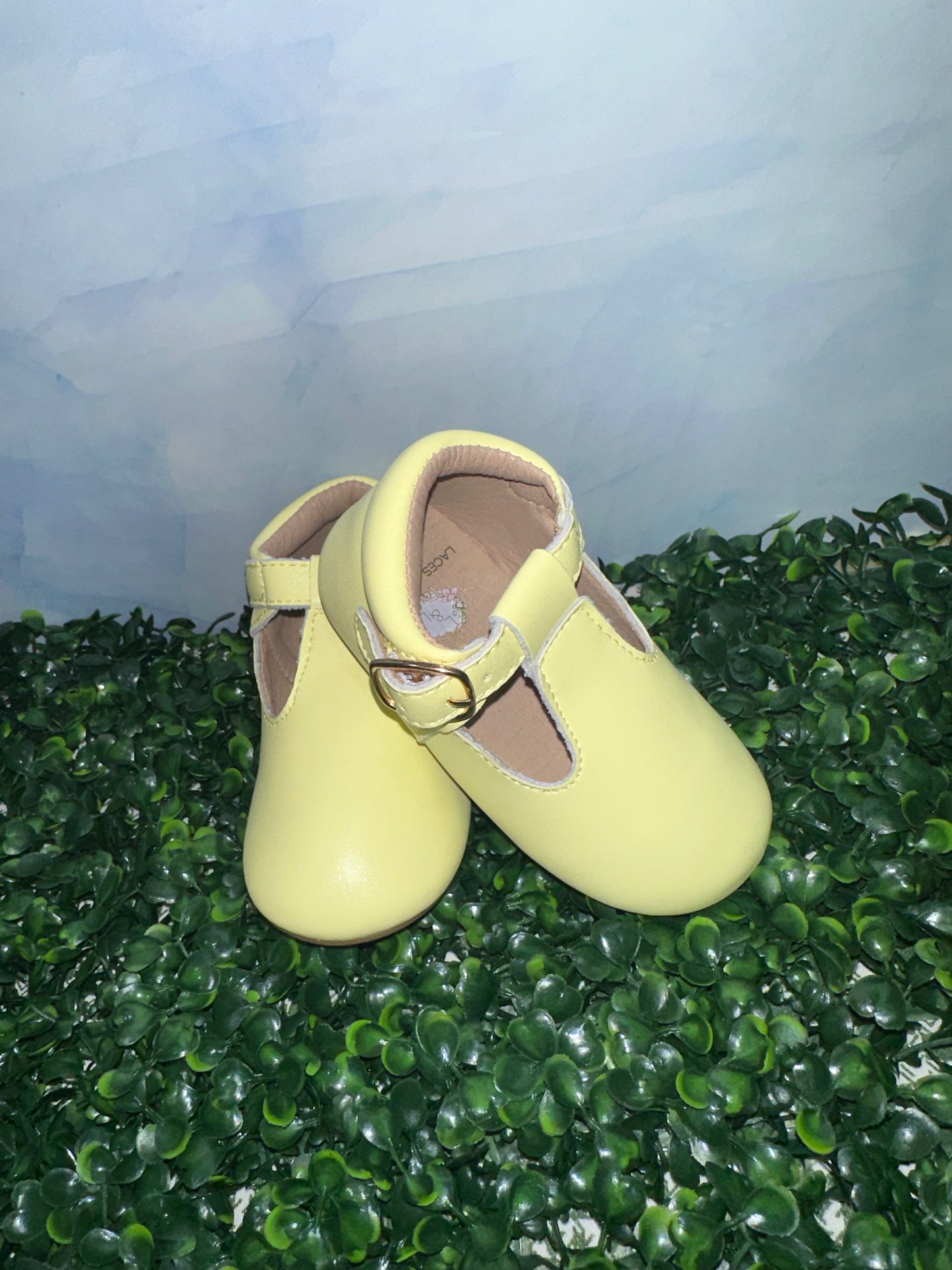 Iris Flats Pastel Yellow