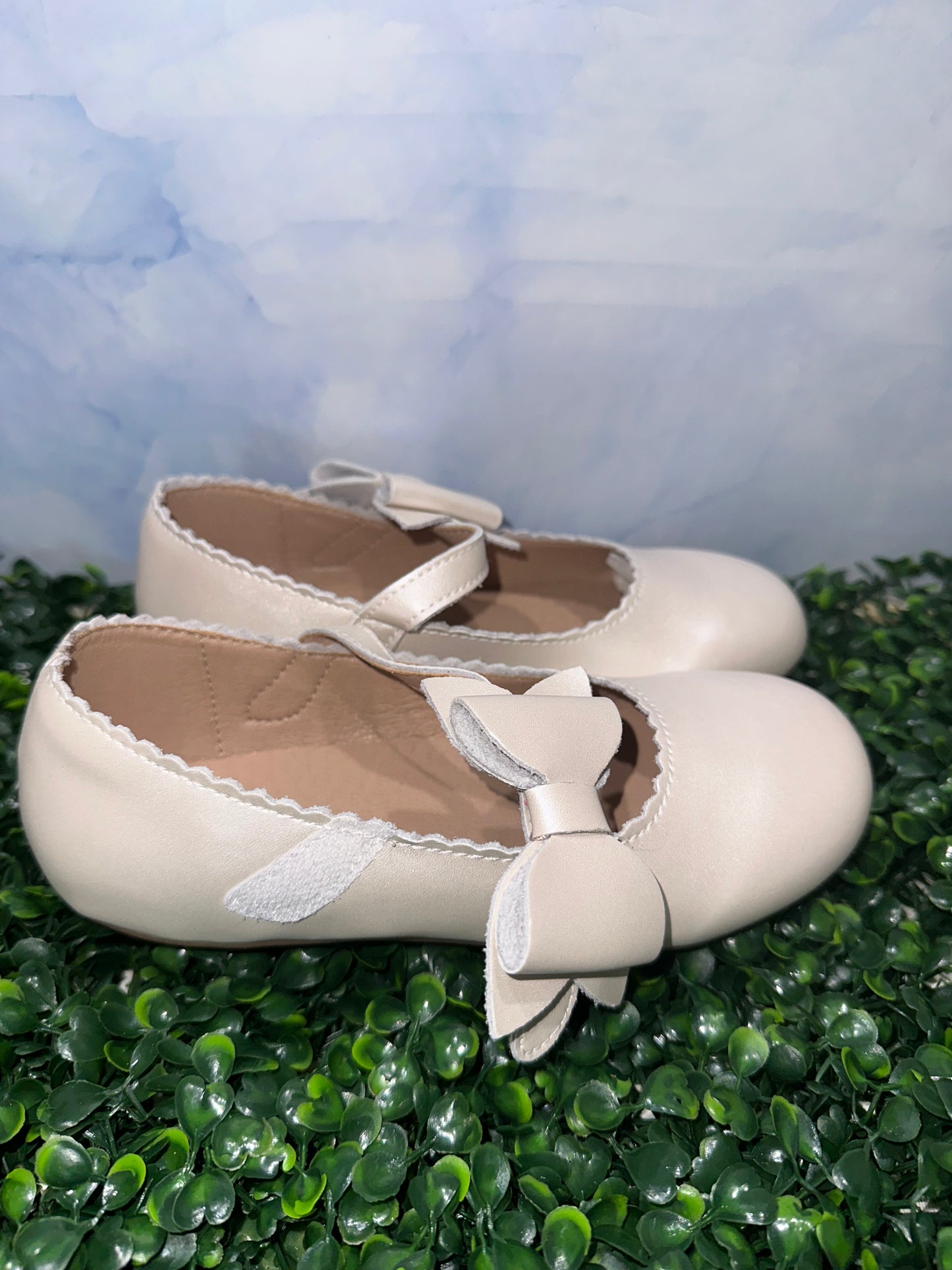 Dahlia Flats Pastel Pearl White