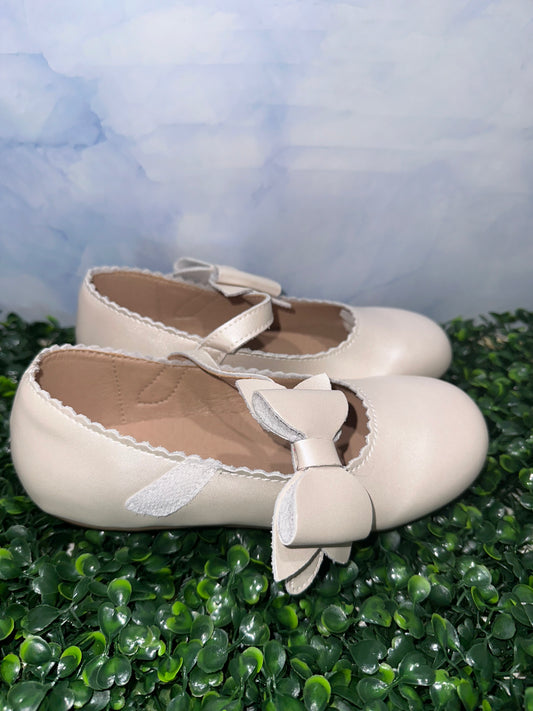 Dahlia Flats Pastel Pearl White