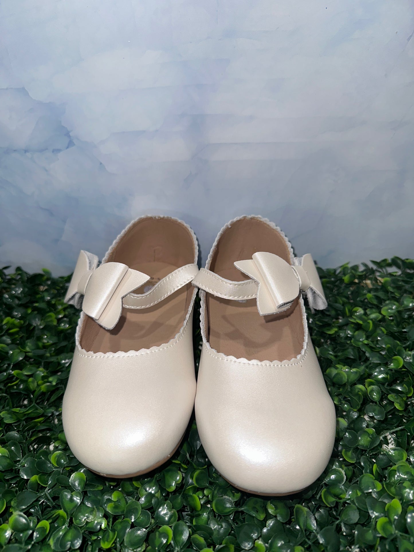 Dahlia Flats Pastel Pearl White