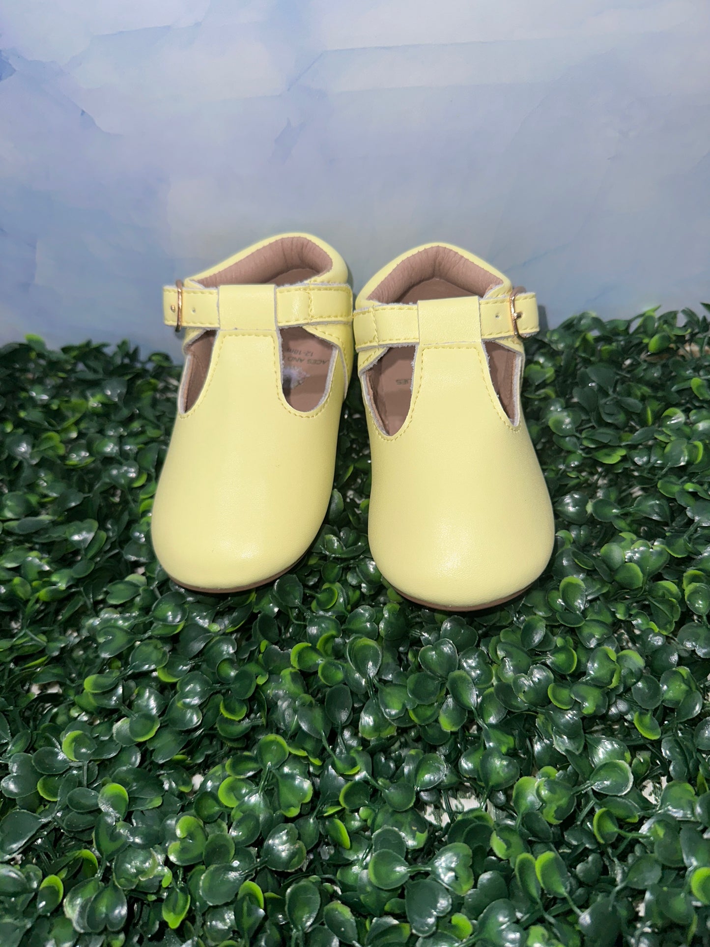 Iris Flats Pastel Yellow