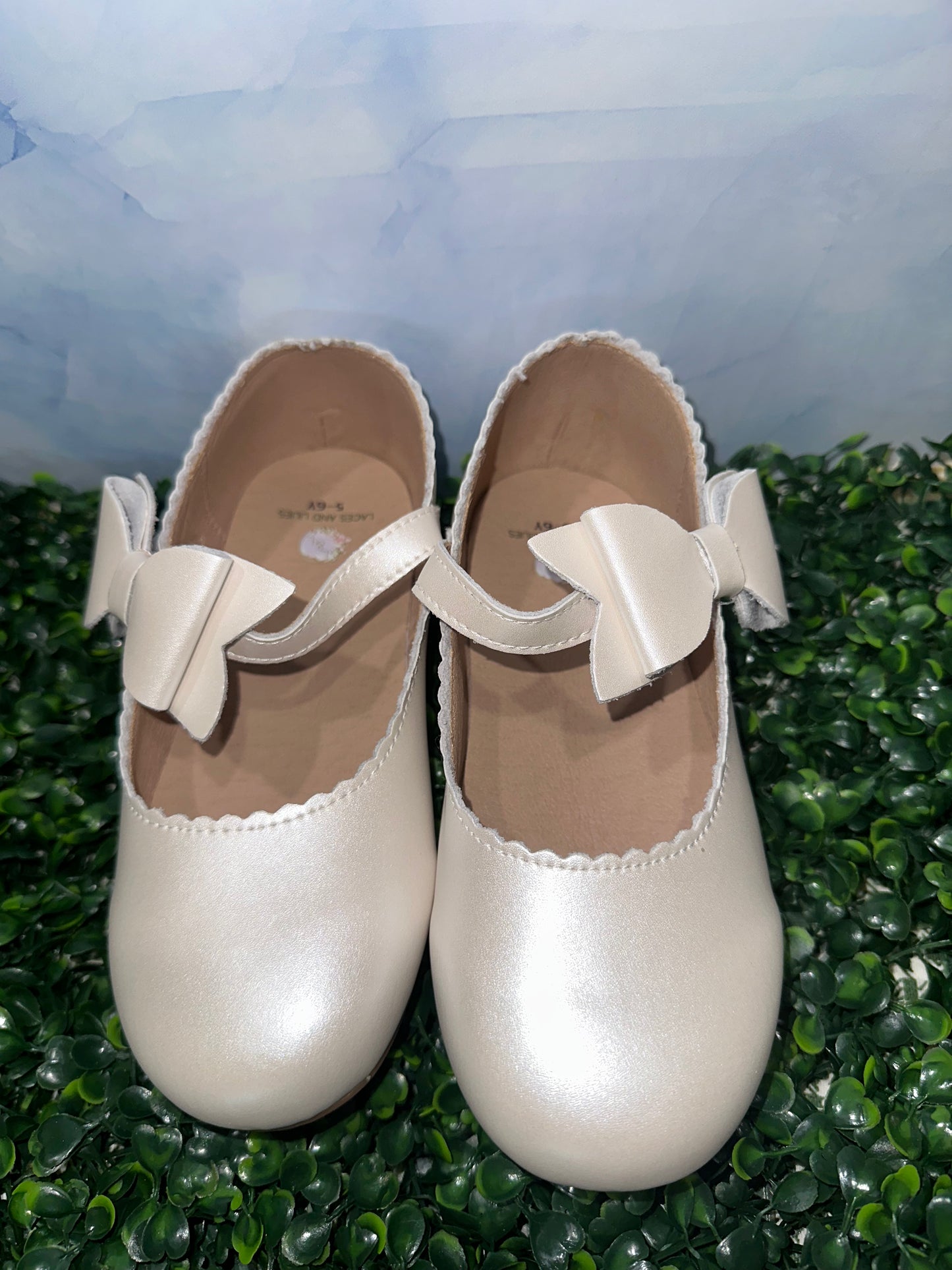 Dahlia Flats Pastel Pearl White